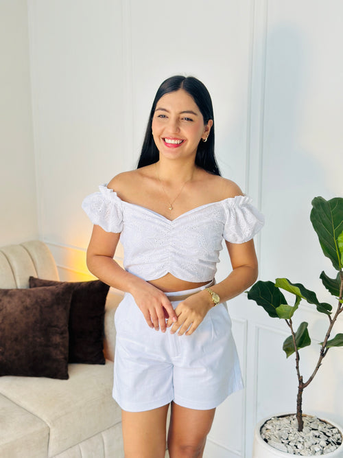 BLUSA CORTA DE OJALILLO BLANCA