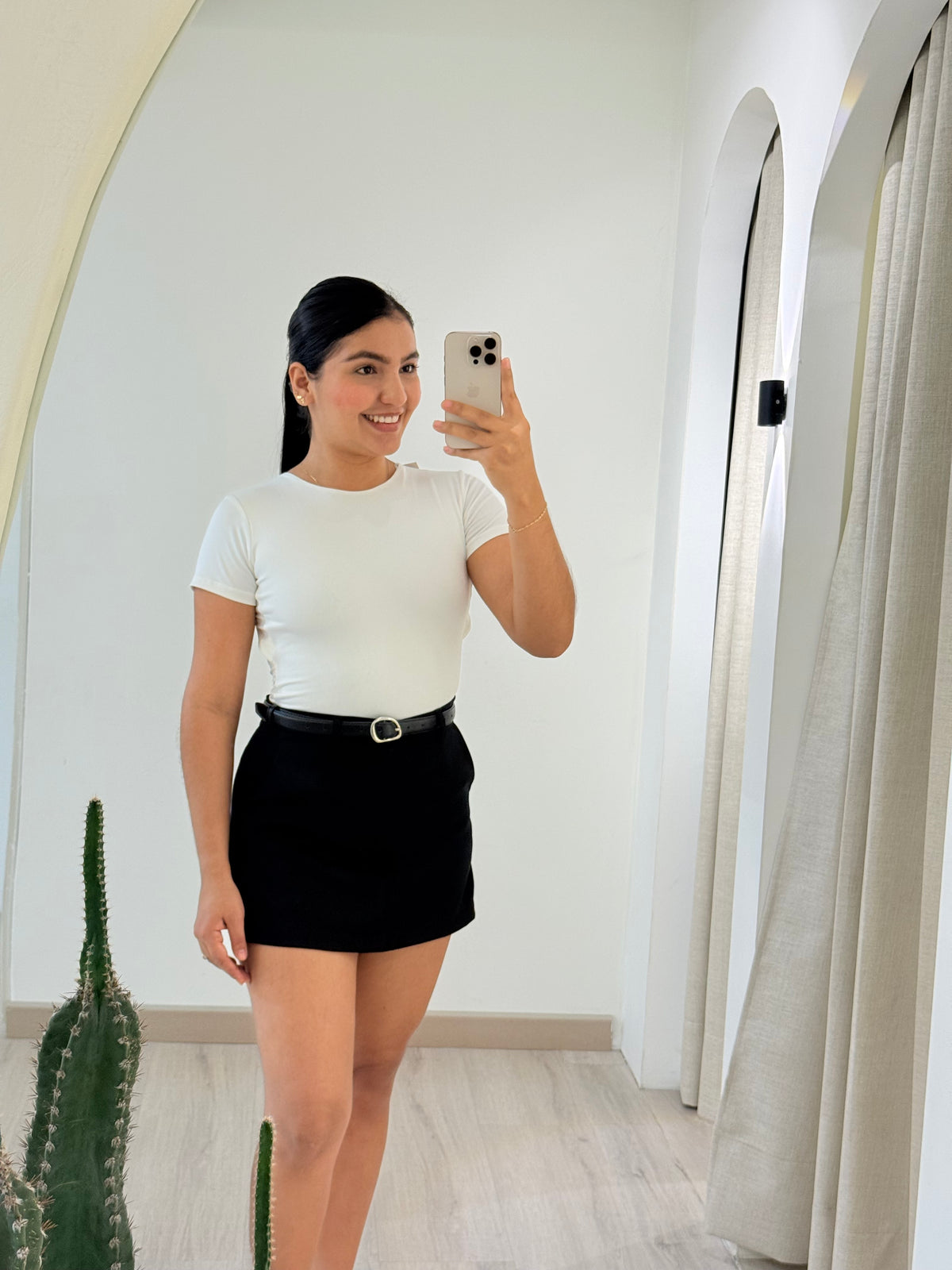 FALDA SHORT LAURA NEGRA