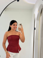 BLUSA STRAPLE ABERTURA VINO TINTO