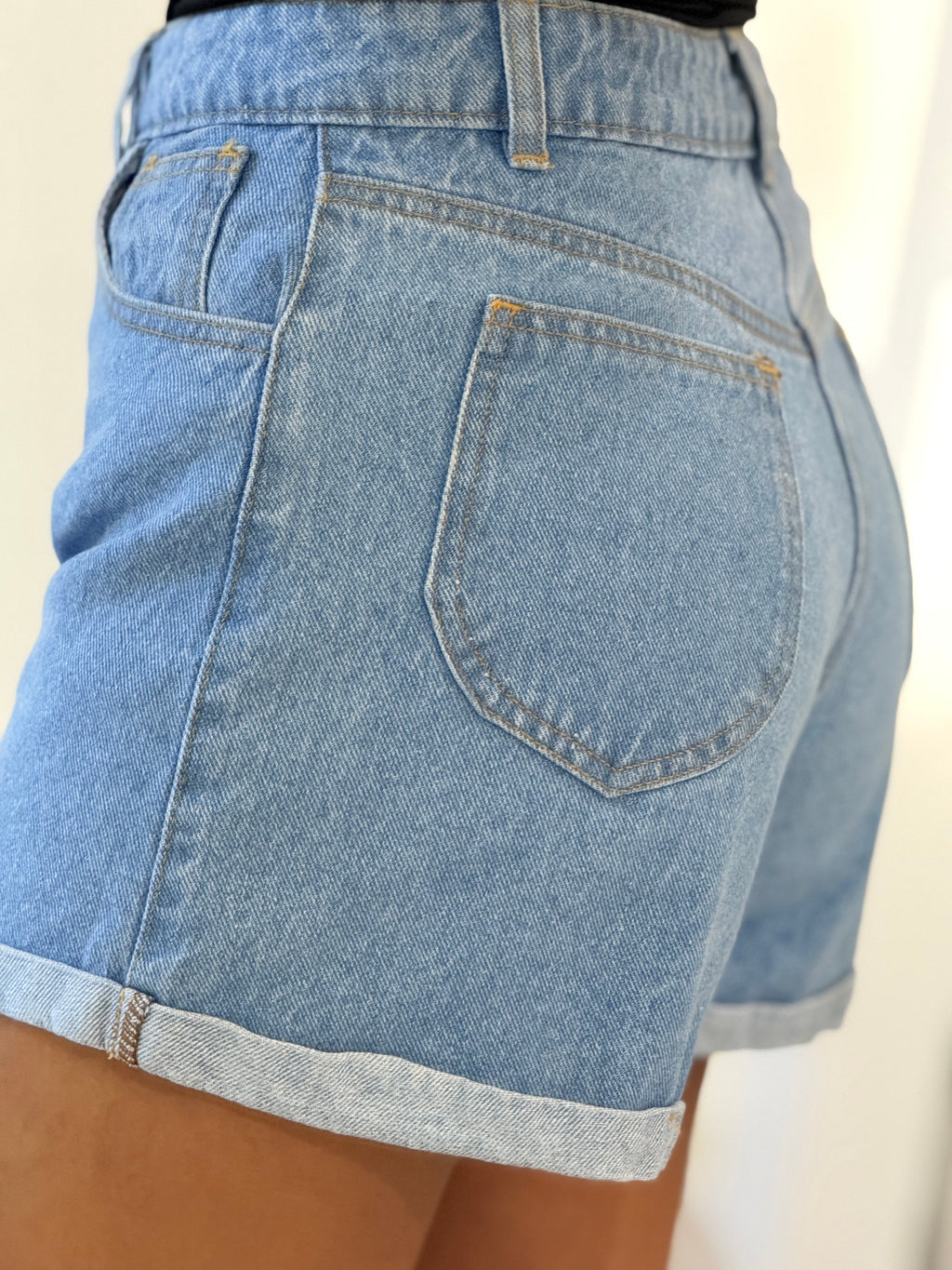 SHORT DE JEAN CLÁSICO MEDIO