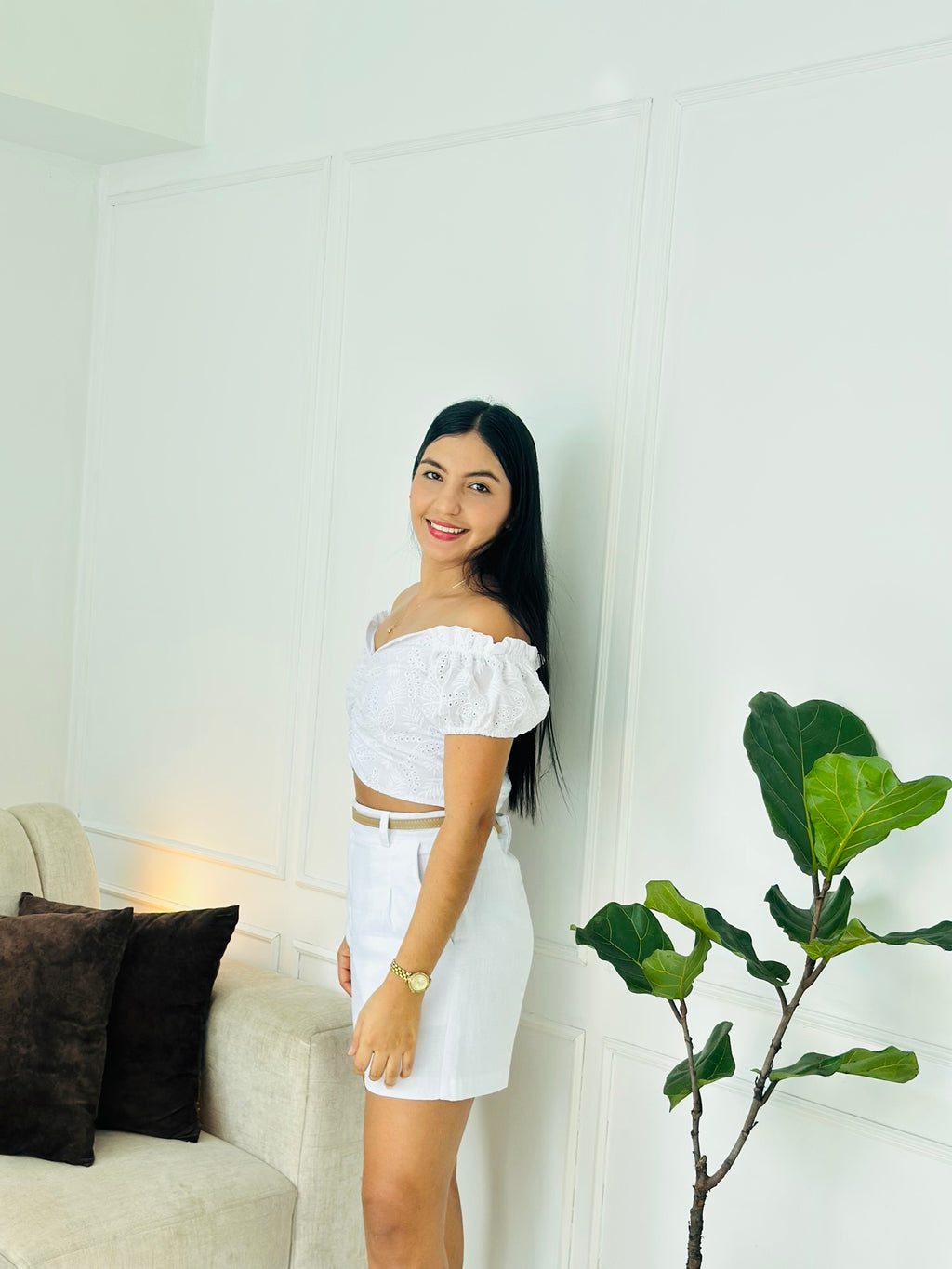 BLUSA CORTA DE OJALILLO BLANCA