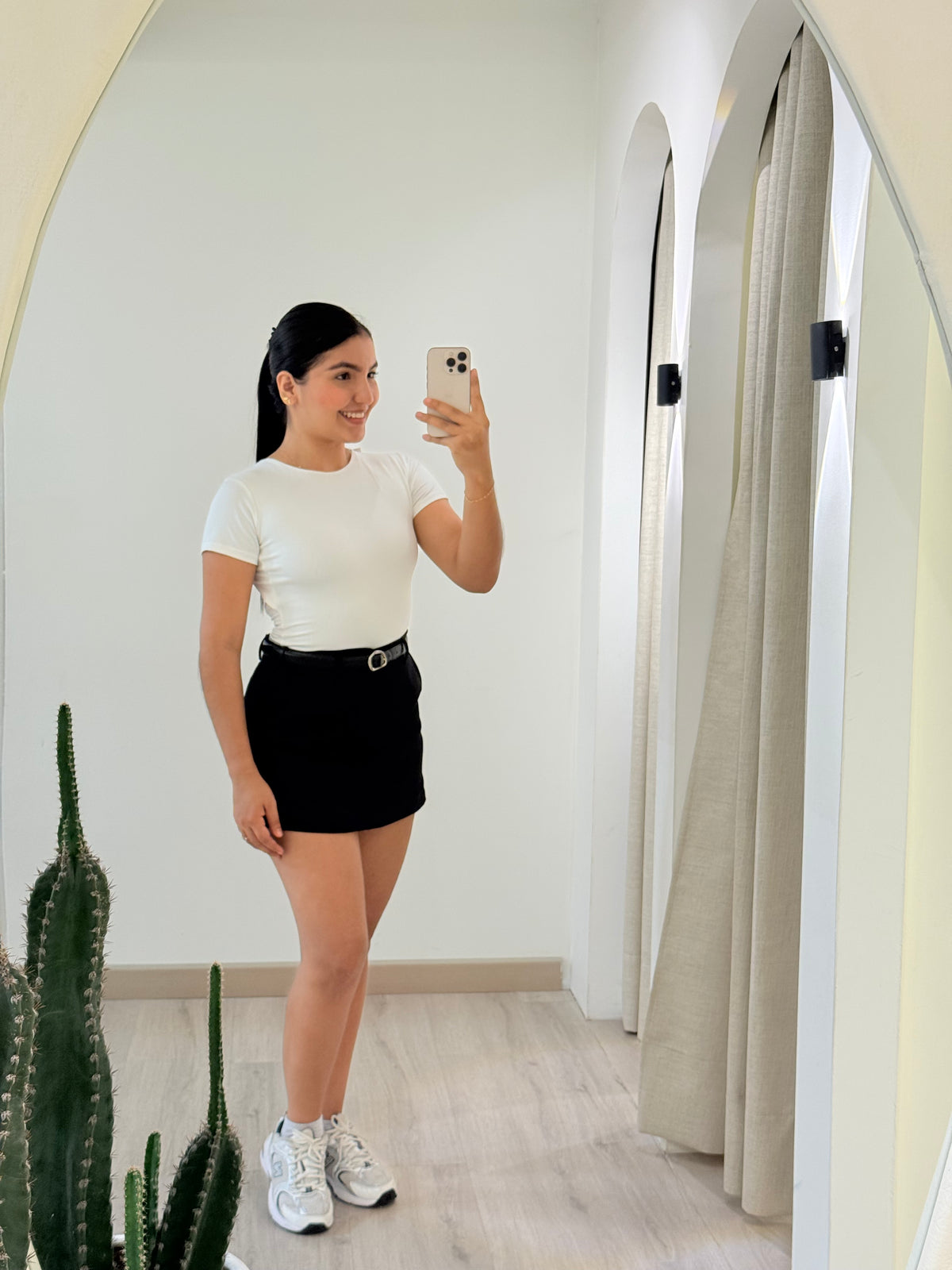 FALDA SHORT LAURA NEGRA