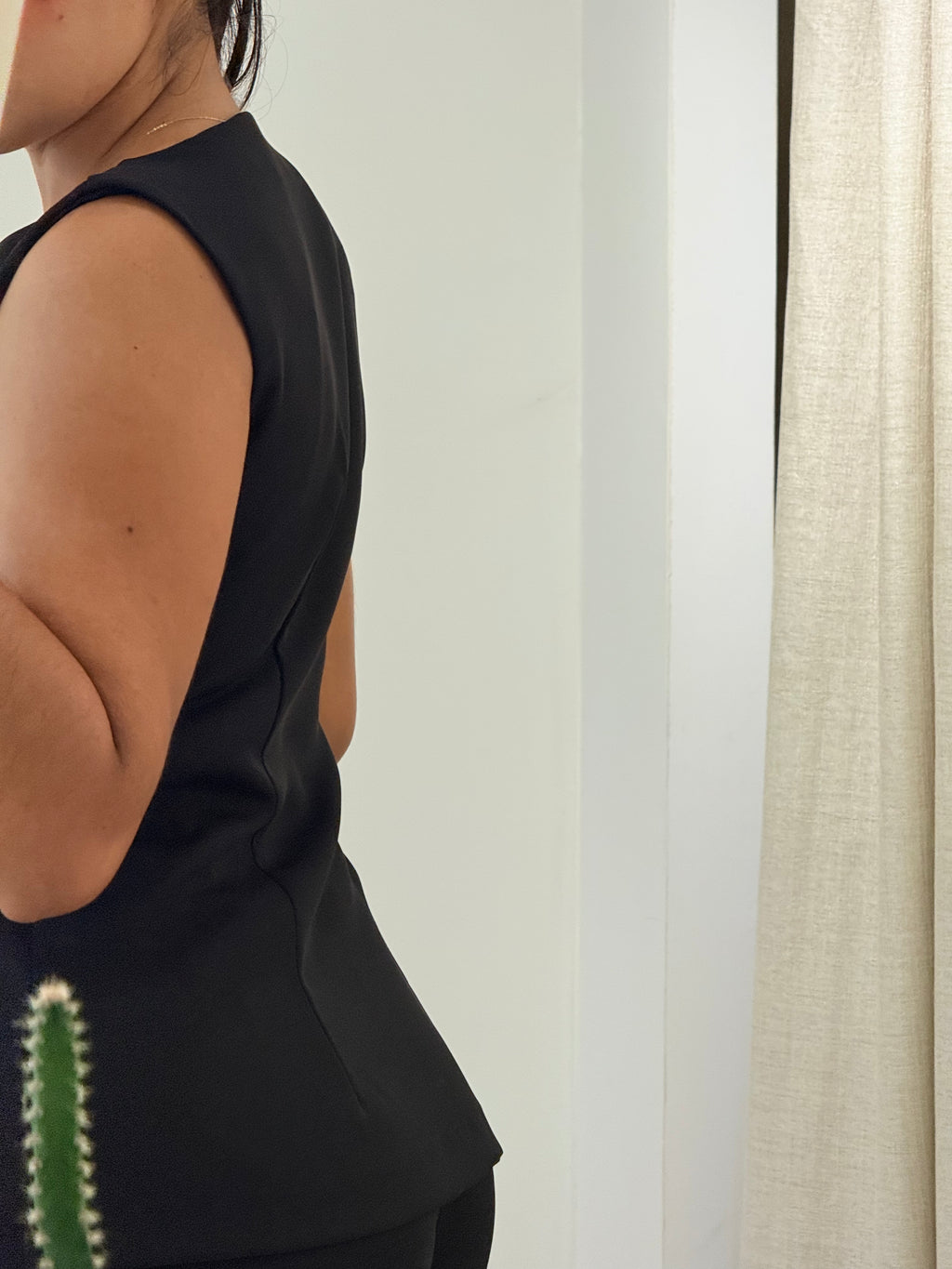 BLUSA NOHELIA NEGRA BOTÓN