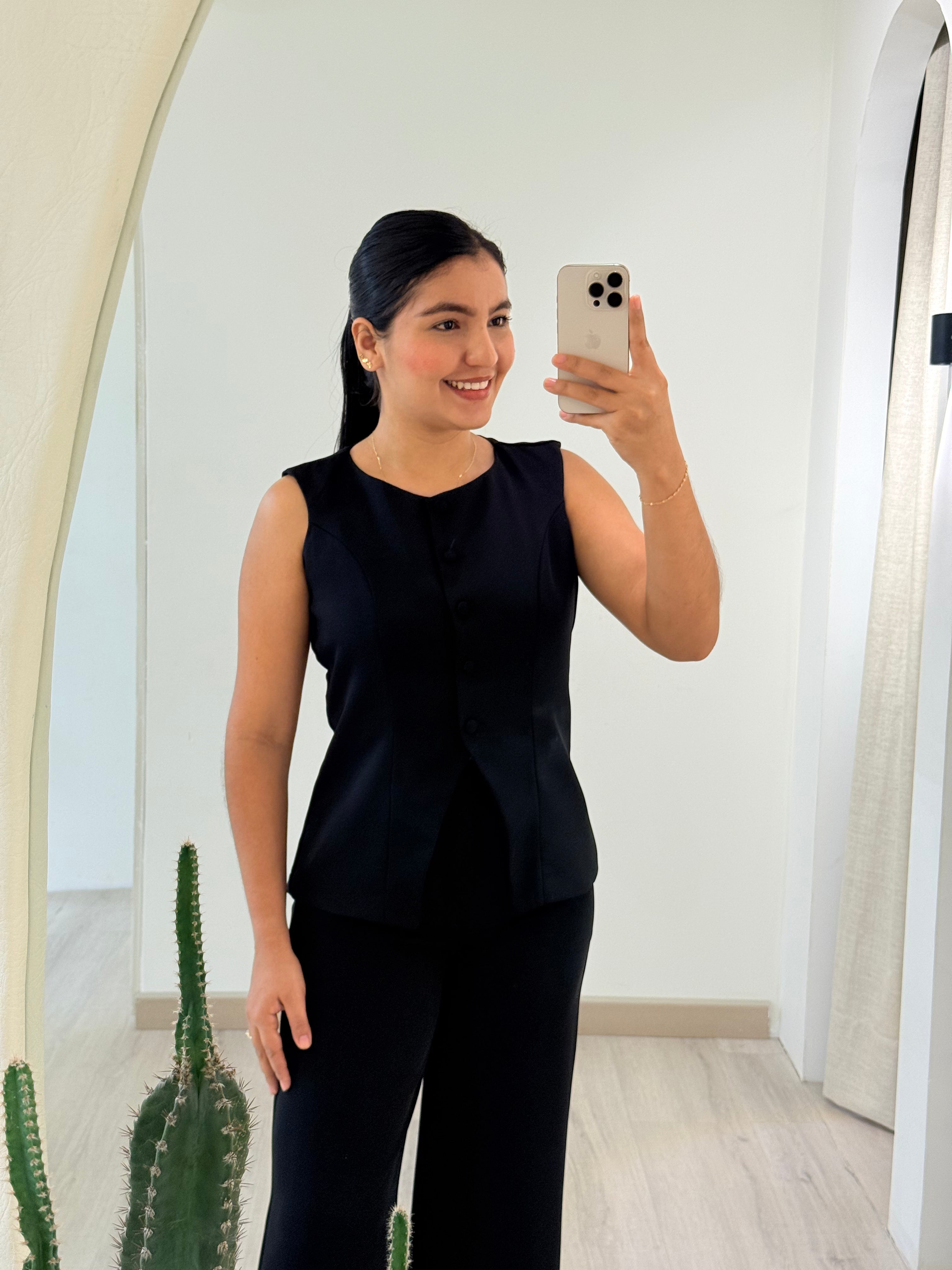 BLUSA NOHELIA NEGRA BOTÓN