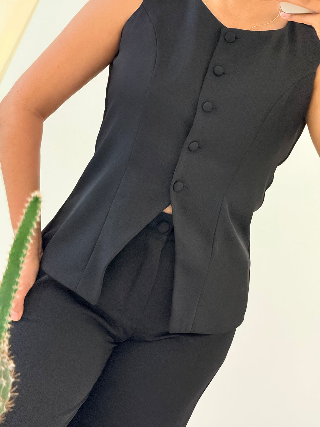 BLUSA NOHELIA NEGRA BOTÓN