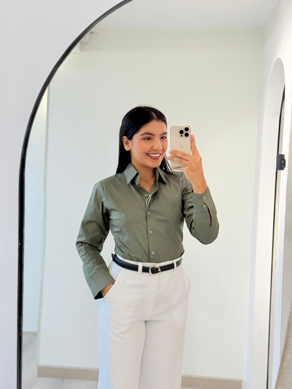 CAMISERA AJUSTADA VERDE