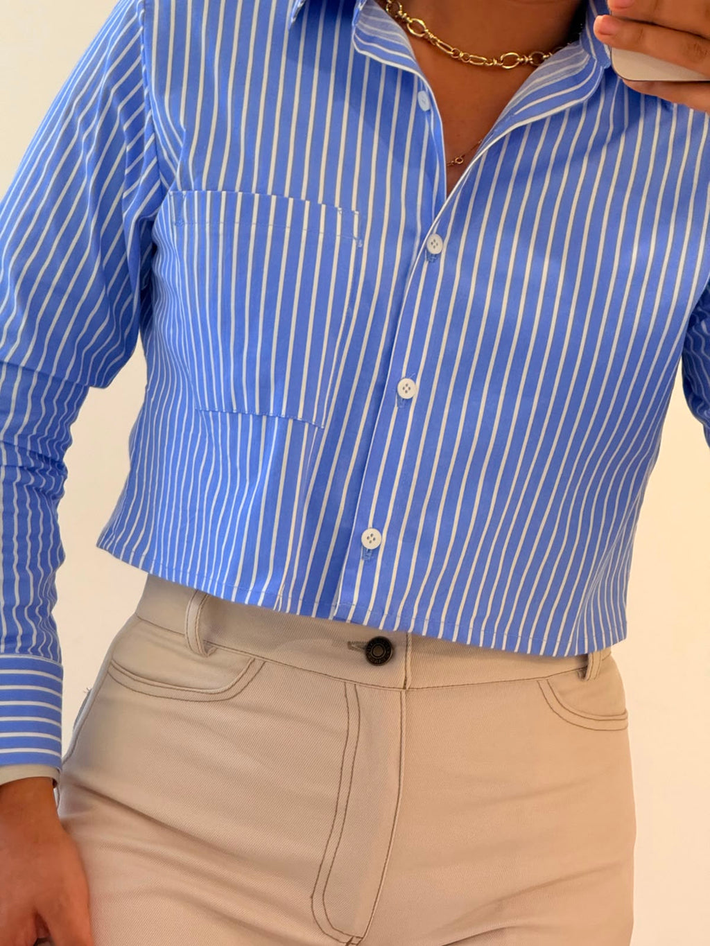 CAMISERA DE RALLAS AZULES CORTA